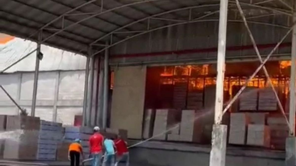 Mojokerto Tissue Factory Fire kills one worker