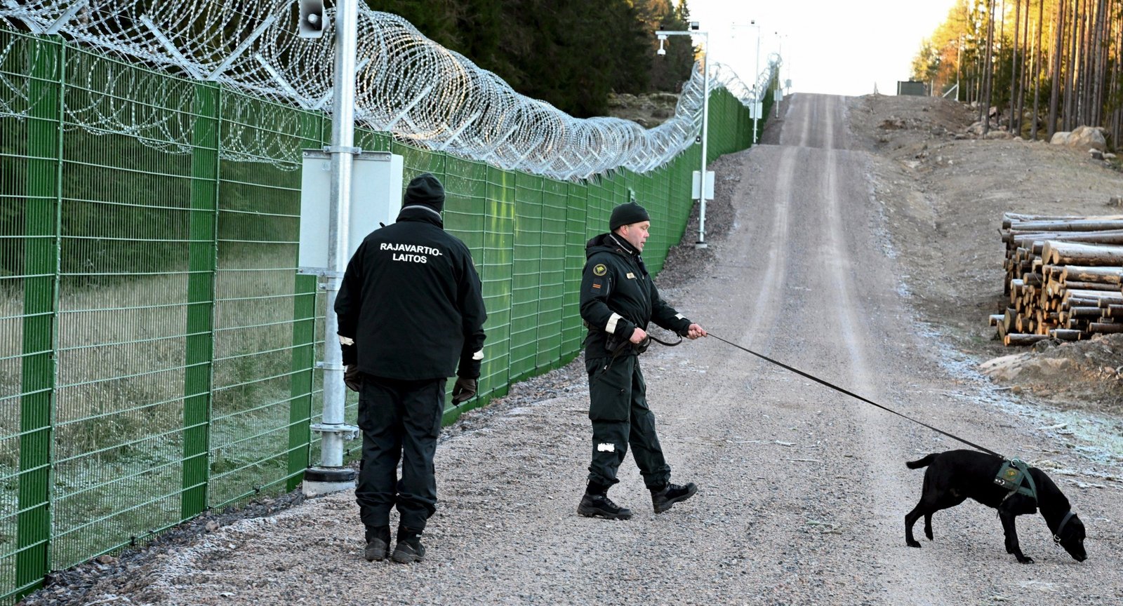 Finland closes four checkpoints on the border with Russia