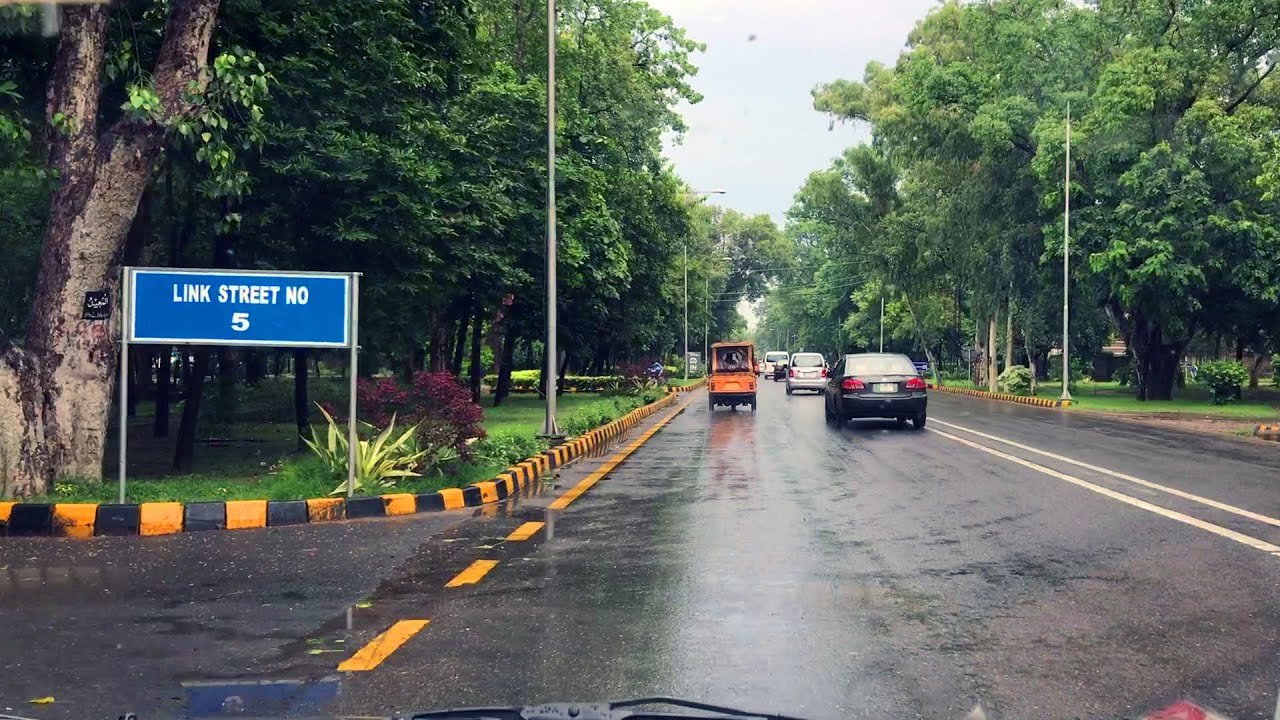 Heavy rain reduces smog intensity in Lahore
