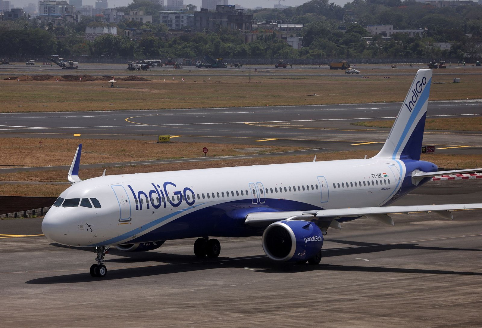 Indian Airlines makes emergency landing in Karachi after rider dies
