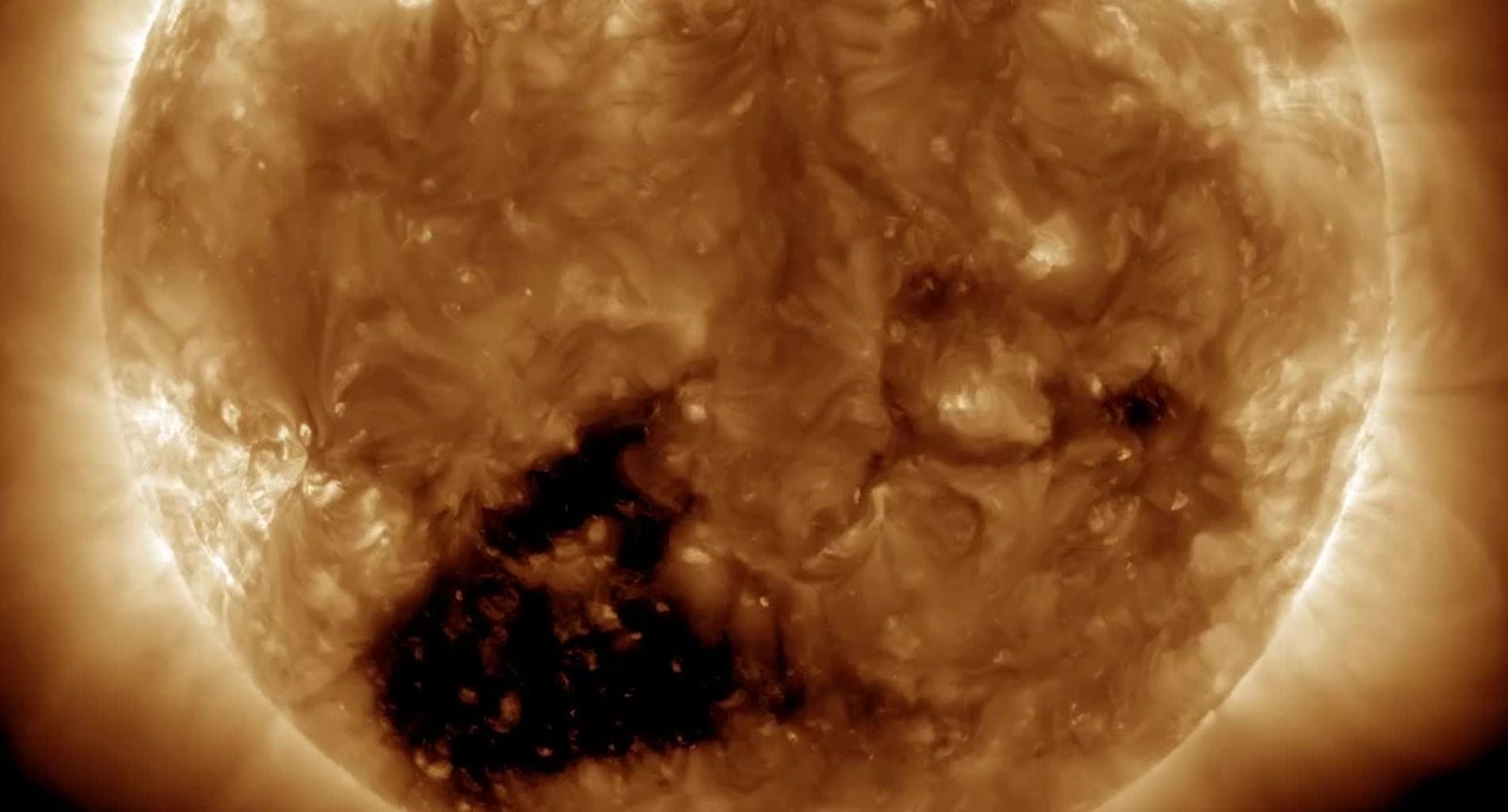 A giant coronal hole in the Sun could fit 60 Earths is now exploding