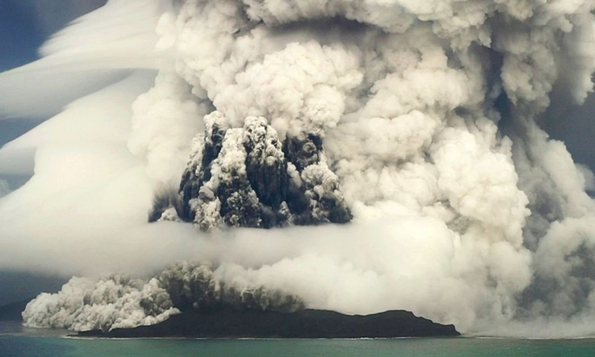 Tongo volcanic eruption 2022 affecting the weather in Australia